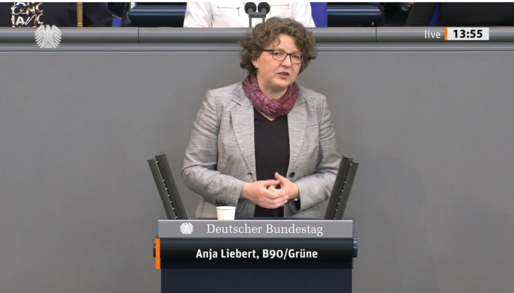 Anja Liebert Am Rednerpult Im Bundestag